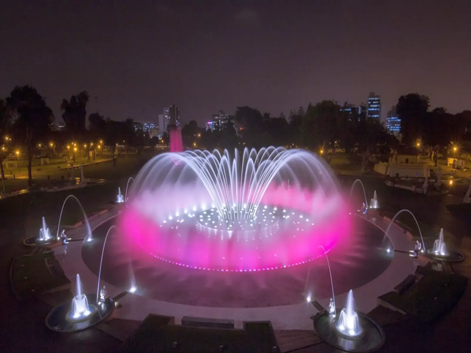 Fuente de parque de las aguas Lima Perú 10.webp