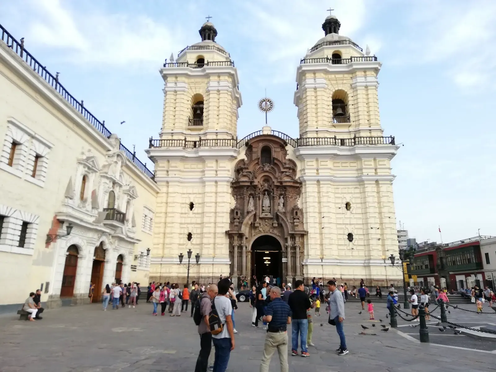 Iglesia san Francisco Lima Peru.webp