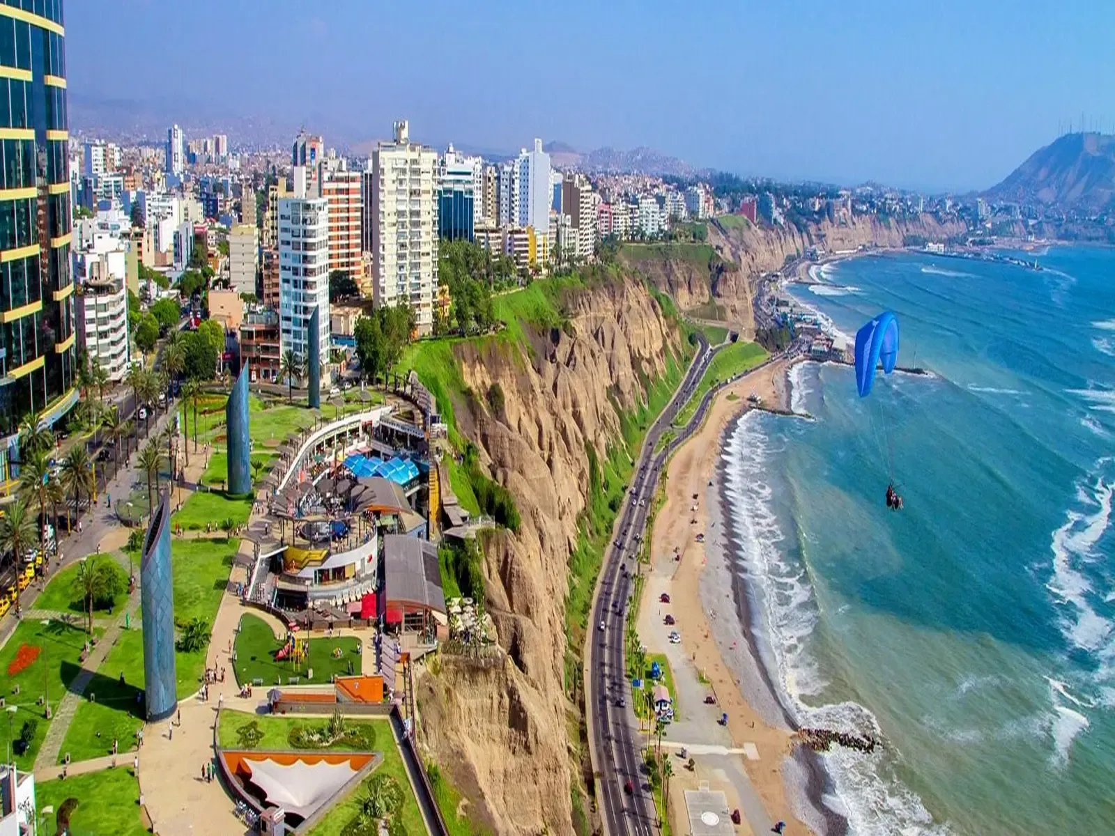 MIraflores Larco Mar Lima Perú.webp