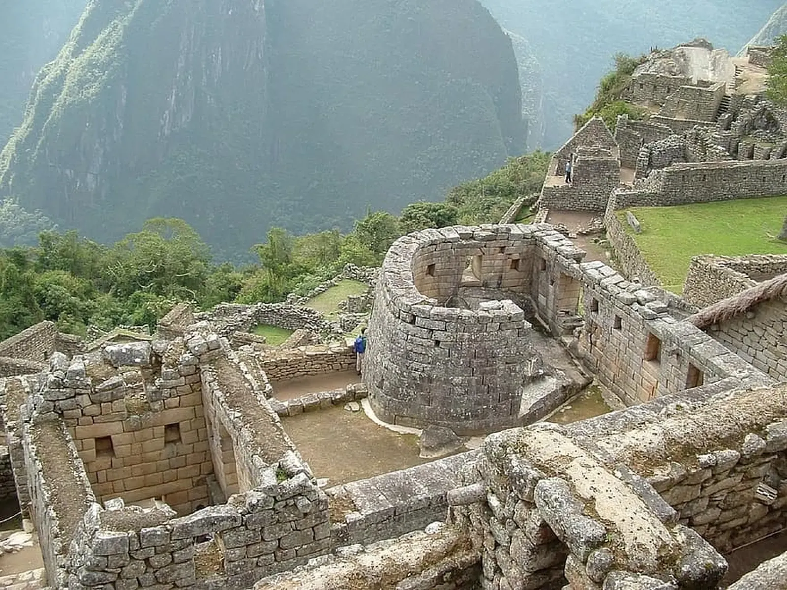 machu-picchu-ruins-mountains-peru-inca-citadel-south-america-ancient-city.webp