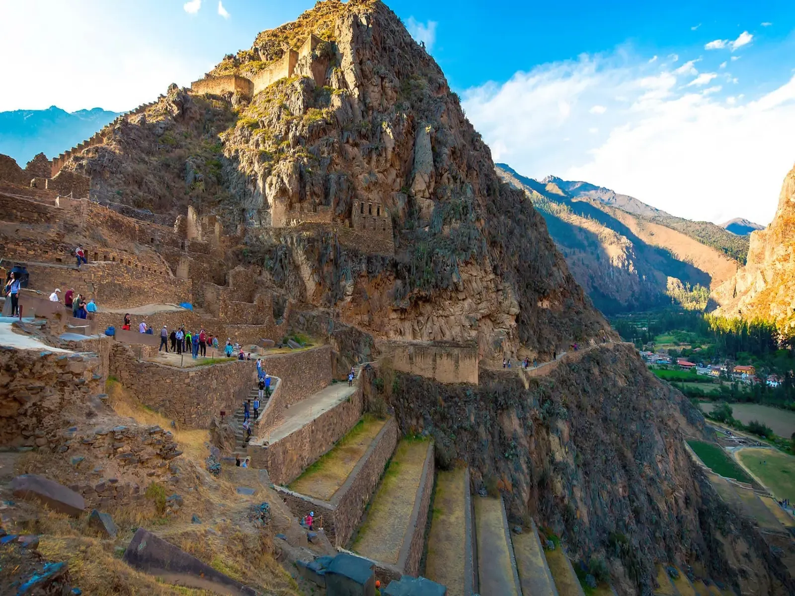 tour-valle-sagrado-y-machu-picchu-ruinas.webp